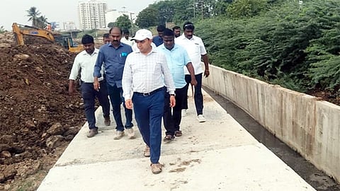 சென்னை அண்ணாநகர் டி.வி.எஸ். கால்வாயில் மேம்பாட்டுப் பணிகள் - விரைந்து முடிக்க துணை ஆணையாளர் கவுஷிக் உத்தரவு