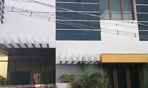 திண்டுக்கல்லில் பழனி சார்பதிவாளர் வீட்டில் சி.பி.சி.ஐ.டி. போலீசார் சோதனை 