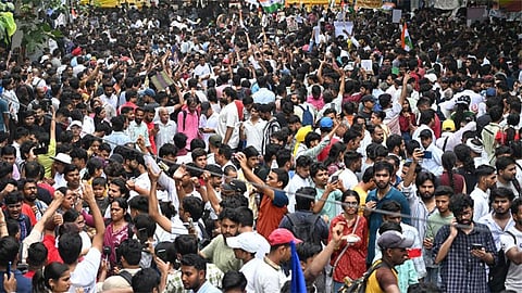 கரப்பான்பூச்சி ஜனதா கட்சி நாளை நாடாளுமன்றம் நோக்கி பேரணி