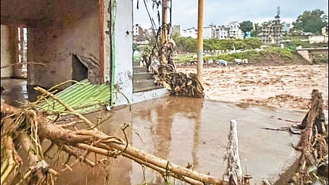 ஜம்முவில் விடிய விடிய கொட்டி தீர்த்த கனமழை; பலி எண்ணிக்கை 17 ஆக உயர்வு