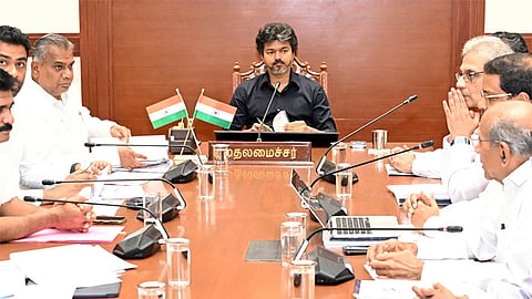 மேகதாது அணை விவகாரம்: சட்ட வல்லுநர்களுடன் முதல்-அமைச்சர் விஜய் ஆலோசனை