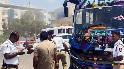 போக்குவரத்து போலீசார் வாகன சோதனை