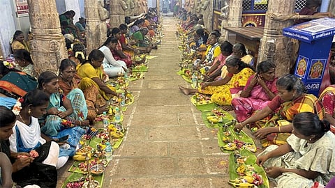 குரங்கணி முத்துமாலை அம்மன் கோவிலில் 1008 குத்துவிளக்கு பூஜை நடைபெற்றது