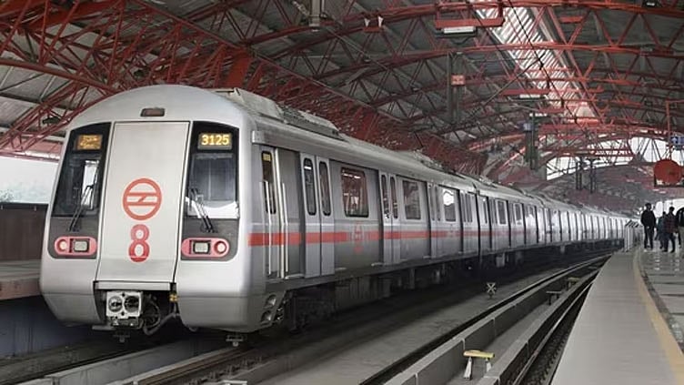 டெல்லியில்  2-வது நாளாக 16 மெட்ரோ ரெயில் நிலையங்கள் மூடல்