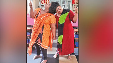ஒட்டிப்பிறந்த சகோதரிகள் 