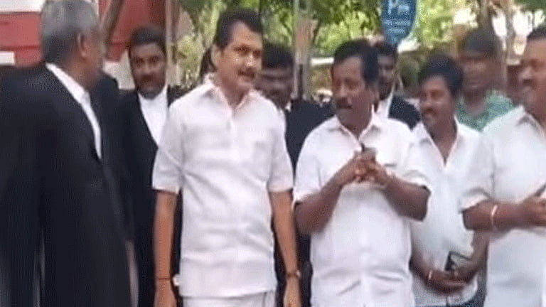 குதிரை பேர வழக்கு: செந்தில் பாலாஜி நீதிமன்றம் வருகை
