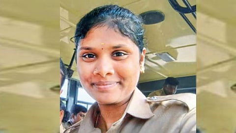 
பெண் போலீஸ்
