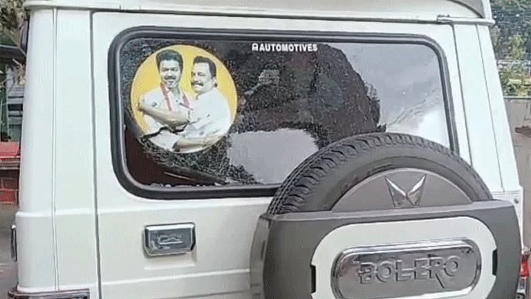 தவெக கோஷ்டி மோதல்.. எம்.எல்.ஏ., கார் கண்ணாடி உடைப்பு: தேனியில் பரபரப்பு
