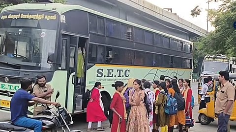 கன்னட அமைப்பு ஆர்ப்பாட்டம்: ஓசூர் எல்லையில் தமிழக பேருந்துகள் நிறுத்தம்