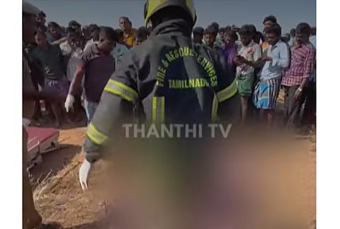 சிவகாசியில் சட்டவிரோதமாக பட்டாசு தயாரிப்பில் ஈடுபட்ட 11 பேர் கைது