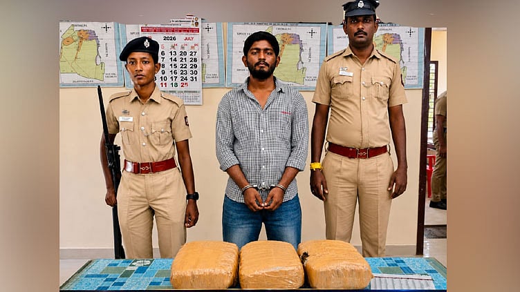 தூத்துக்குடியில் 6 கிலோ கஞ்சா வைத்திருந்த வாலிபர் கைது