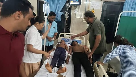 விடுதியில் இரவு உணவு சாப்பிட்ட பள்ளி மாணவர்கள் 40 பேருக்கு உடல்நலக்குறைவு - மருத்துவமனையில் அனுமதி

