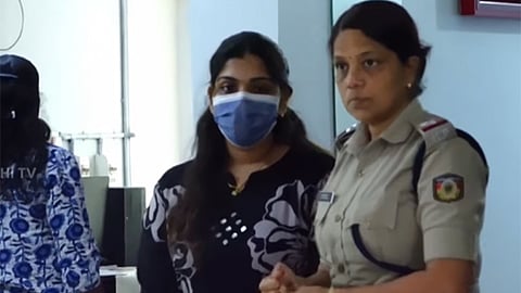 கேரளாவில் நூதன முறையில் உயர்ரக போதைப்பொருள் விற்பனை - இளம்பெண் கைது