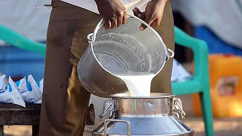 தமிழகத்தில் பால், தயிர் விலை உயர்வு... மக்கள் அதிர்ச்சி