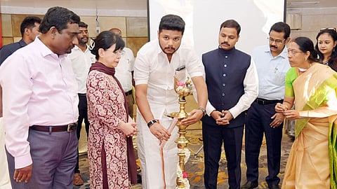 அமைச்சர் முகமது பர்வேஸ்