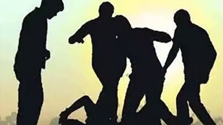 சென்ட்ரல் ரெயில் நிலையம் அருகே கல்லூரி மாணவர்கள் மீது கொலைவெறி தாக்குதல்: 2 பேர் தீவிர சிகிச்சை
