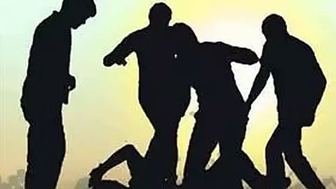 மாணவர்கள் மீது கொலைவெறி தாக்குதல்