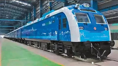 இந்தியாவின் முதல் ஹைட்ரஜன் ரெயில் சாதனை: 1,200 கி.மீ. பயணம்; 3,200 லிட்டர் டீசல் மிச்சம்