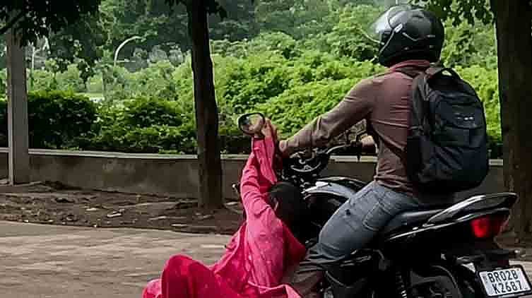 திருமணம் செய்ய மறுத்த காதலன், காதலியை பைக்கில் தரதரவென இழுத்து சென்ற கொடூரம்