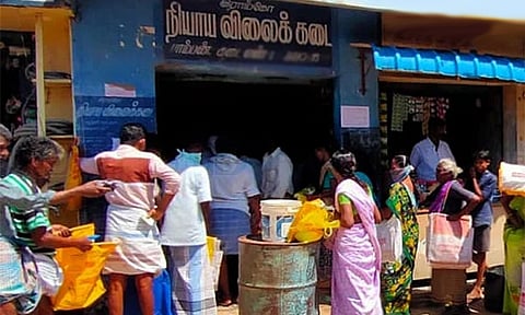 ரேஷன் கடைகளில் துவரம் பருப்பு, சர்க்கரை பாக்கெட்டில் வழங்க தமிழ்நாடு அரசு முடிவு