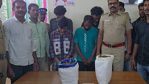 சென்னை: கஞ்சா விற்பனையில் ஈடுபட்ட கல்லூரி மாணவர் உள்பட 5 பேர் கைது

