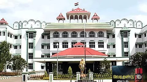 கனிமவளங்களை பிற மாநிலங்களுக்கு கொண்டு செல்ல தமிழக அரசு விதித்த தடையை எதிர்த்து வழக்கு