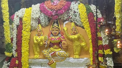 ஆடி மாத 3-வது வெள்ளிக்கிழமையை முன்னிட்டு அரகண்டநல்லூர் பச்சையம்மன் கோவிலில் சிறப்பு பூஜைகள் நடைபெற்றன