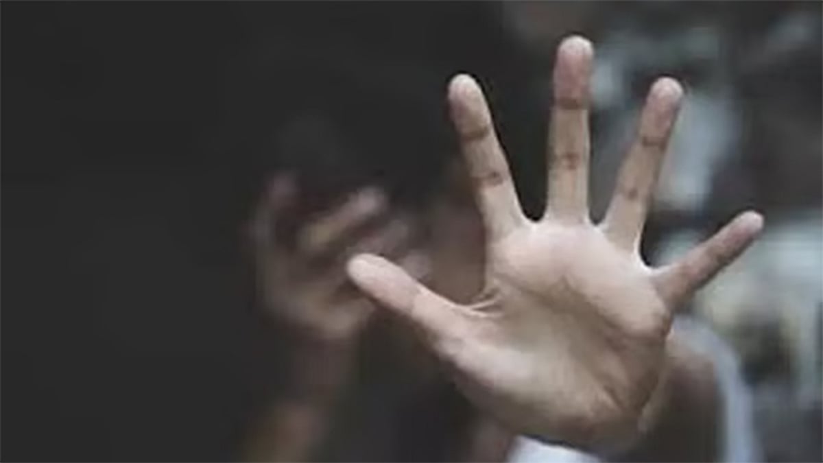 வாடகைக்கு குடியிருந்தவரின் 10 வயது மகளை வன்கொடுமை செய்து வீடியோ எடுத்த வீட்டு உரிமையாளர் - உ.பி.யில் அதிர்ச்சி சம்பவம்