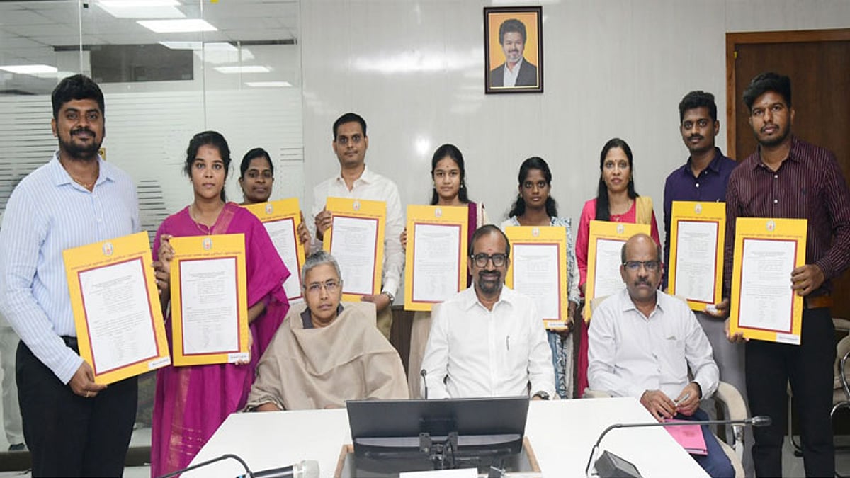 உணவு வழங்கல் துறை: 9 கணினி மேலாளர்களுக்கு பணிநியமன ஆணைகளை வழங்கினார் அமைச்சர் வெங்கடரமணன்