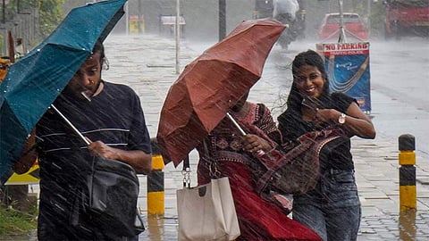 கேரளாவில் கனமழை: 9 மாவட்டங்களுக்கு ரெட் அலர்ட்

