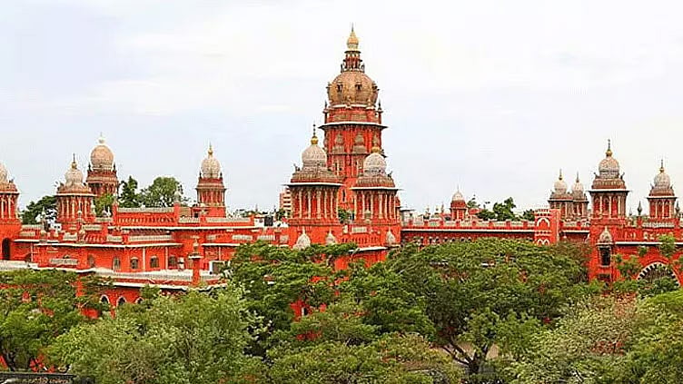 கரூர், விராலிமலை சட்டசபை தொகுதிகளுக்கான இடைத்தேர்தல் அறிவிப்பு தடையை நீக்கக்கோரி ஐகோர்ட்டில் வழக்கு