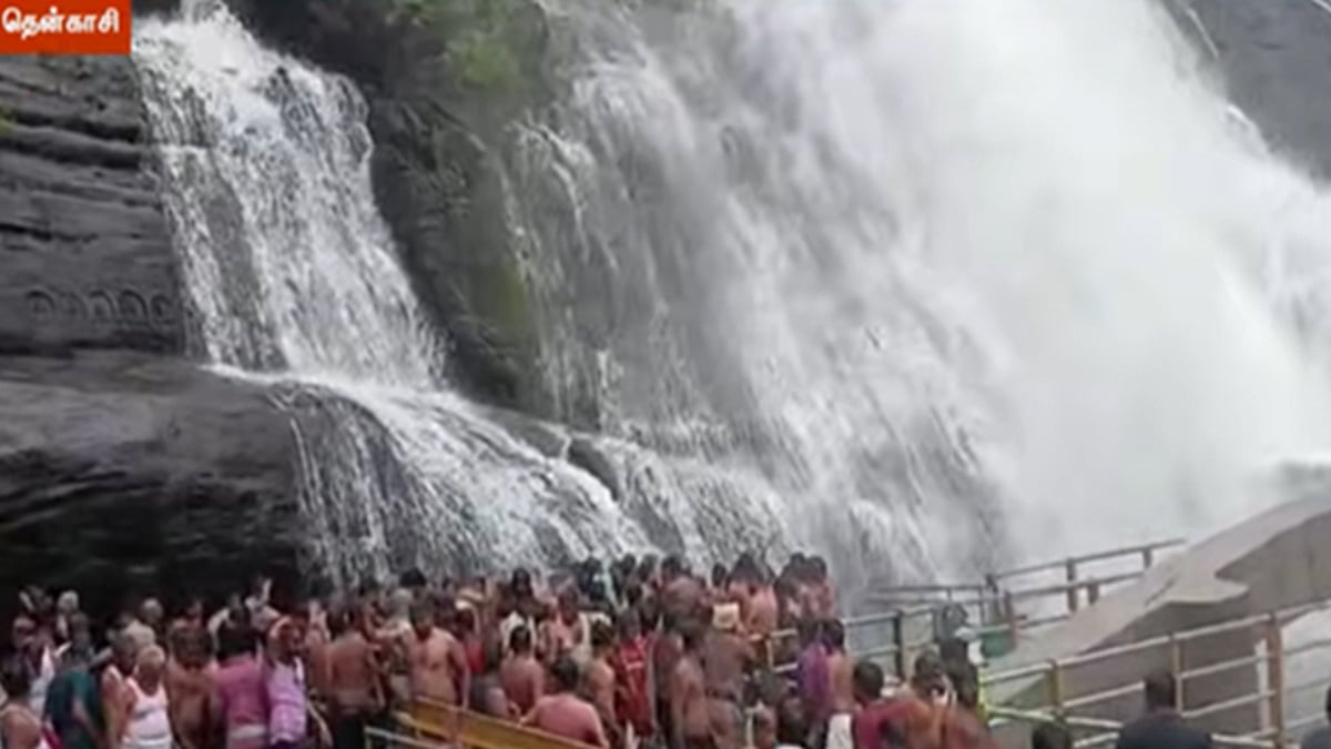 குற்றாலம் மெயின் அருவியில் சுற்றுலா பயணிகள் குளிக்க தடை