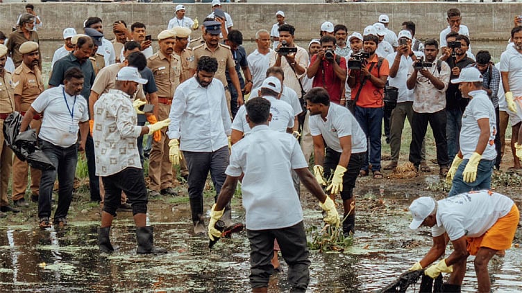 மதுரை: வைகை ஆற்றை தூய்மை செய்யும் பணியில் ஈடுபட்ட அண்ணாமலை