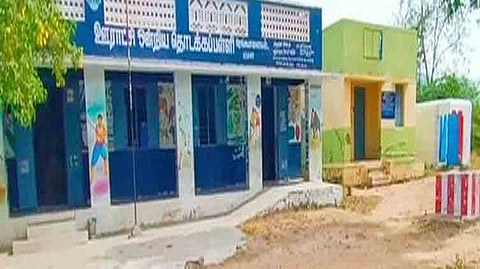 விருதுநகர்: அரசுப் பள்ளிக்கு அடிப்படை வசதிகள் கேட்டு தமிழக அரசுக்கு பொதுமக்கள் கோரிக்கை.