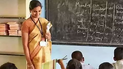 பகுதிநேர ஆசிரியர்கள்