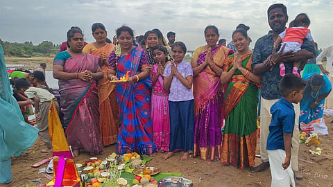 ஆடிப்பெருக்கு விழா கொண்டாட்டம், திருக்காட்டுப்பள்ளி காவிரி ஆற்றில் சிறப்பு வழிபாடு