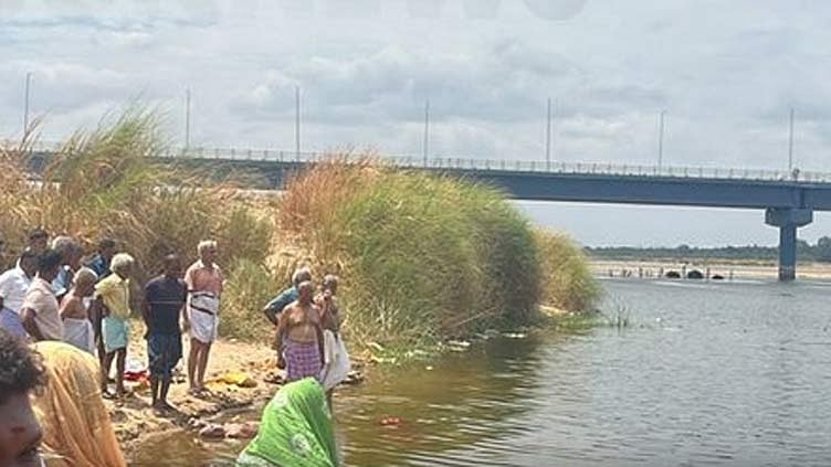 கரூர்: காவிரி ஆற்றில் மூழ்கி 3 பேர் பலி 

