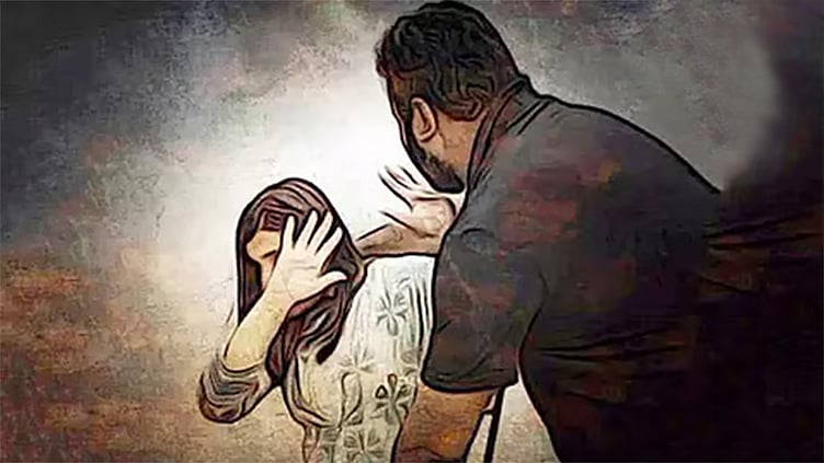வாடகைக்கு குடியிருந்த பெண்ணுக்கு பாலியல் தொல்லை; அமெரிக்காவில் இந்திய வம்சாவளி வீட்டு உரிமையாளர் மீது வழக்குப்பதிவு