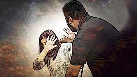 வாடகைக்கு குடியிருந்த பெண்ணுக்கு பாலியல் தொல்லை; அமெரிக்காவில் இந்திய வம்சாவளி வீட்டு உரிமையாளர் மீது வழக்குப்பதிவு