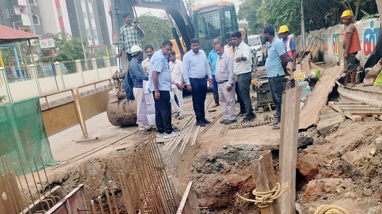 வடகிழக்குப் பருவமழை முன்னெச்சரிக்கை பணிகள்: சென்னை மாநகராட்சி இணை ஆணையாளர் ஆய்வு