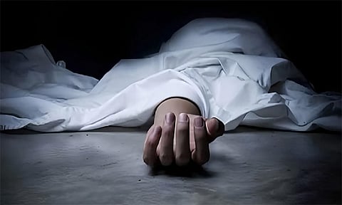 வடமாநில வாலிபர் அடித்துக்கொலை: ரெயிலில் தப்பிய 2 தொழிலாளர்களுக்கு வலைவீச்சு