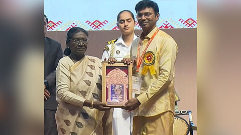 தேசிய கைத்தறி தினம்: 22 கைவினை கலைஞர்களுக்கு விருதுகளை வழங்கிய ஜனாதிபதி திரவுபதி முர்மு