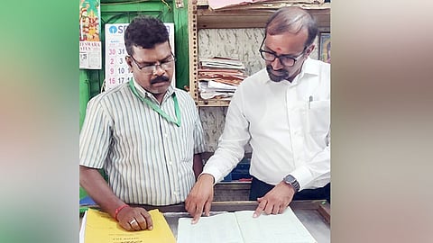 பல்பொருள் அங்காடியில் அமைச்சர் திடீர் ஆய்வு