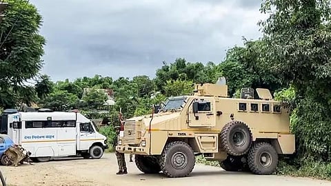 மணிப்பூரில் மர்மநபர்கள் திடீர் தாக்குதல்: பள்ளி முதல்வர் உள்பட 4 பேர் சுட்டுக் கொலை