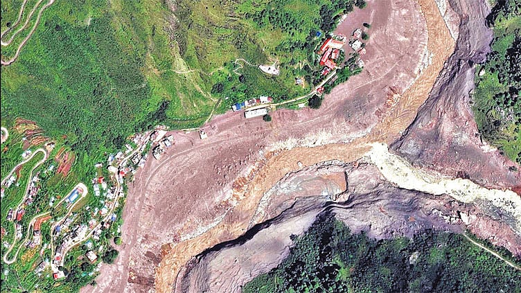 நேபாள வெள்ளம்: பலி எண்ணிக்கை 626 ஆக உயர்வு - மாயமான 2,500 பேரை மீட்கும் பணி தீவிரம்