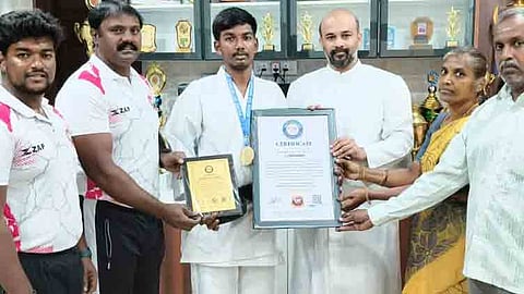 பிரதியுமன் உலக சாதனை படைத்தார்.