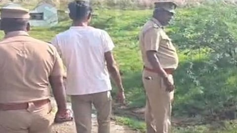 கொலை வழக்கில் சுடுகாட்டில் விசாரணை நடத்திய போலீசார்