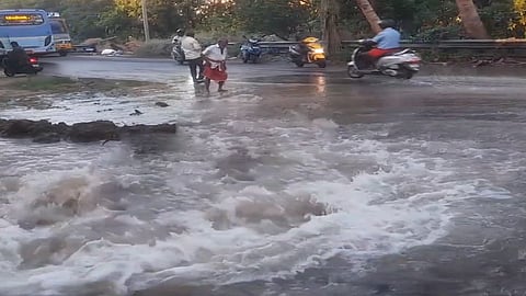 குடிநீர் குழாய் உடைந்தது
