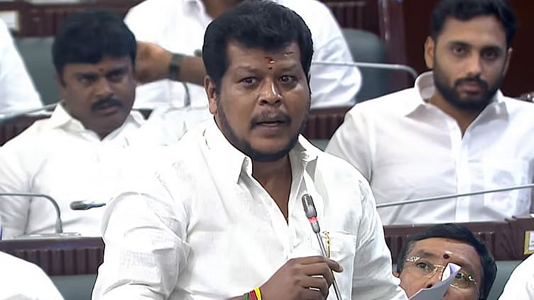 புதிய டிசைனில் வேட்டி, சேலை வழங்க முடிவு - அமைச்சர் விஜய் பாலாஜி விளக்கம்