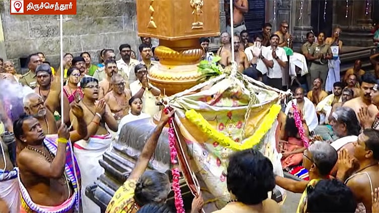 திருச்செந்தூர் முருகன் கோவிலில் ஆவணி திருவிழா கொடியேற்றத்துடன் தொடக்கம்